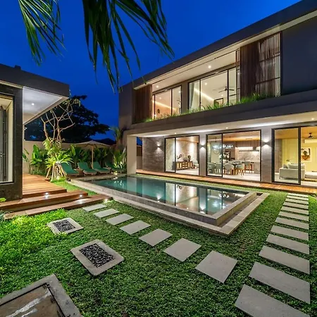 The Plaza 4Br With Pool In Bali S Eat Street Villa