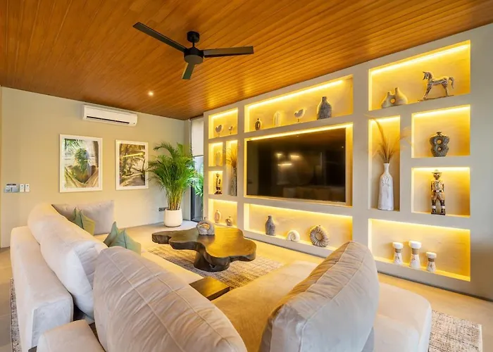 The Plaza 4br With Pool In Bali S Eat Street *