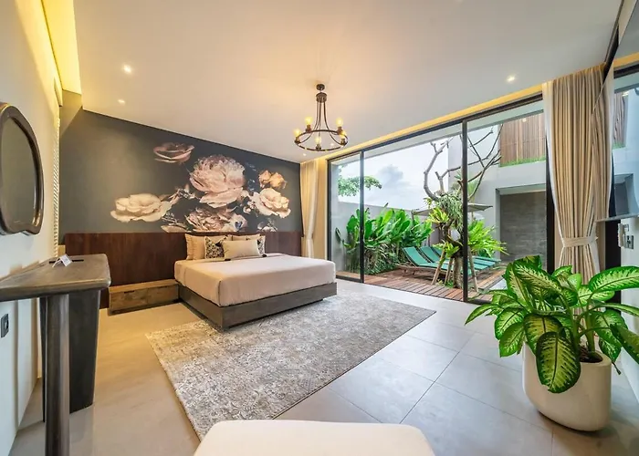 The Plaza 4br With Pool In Bali S Eat Street Seminyak