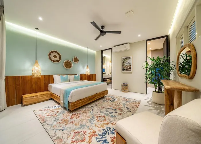 The Plaza 4br With Pool In Bali S Eat Street Seminyak