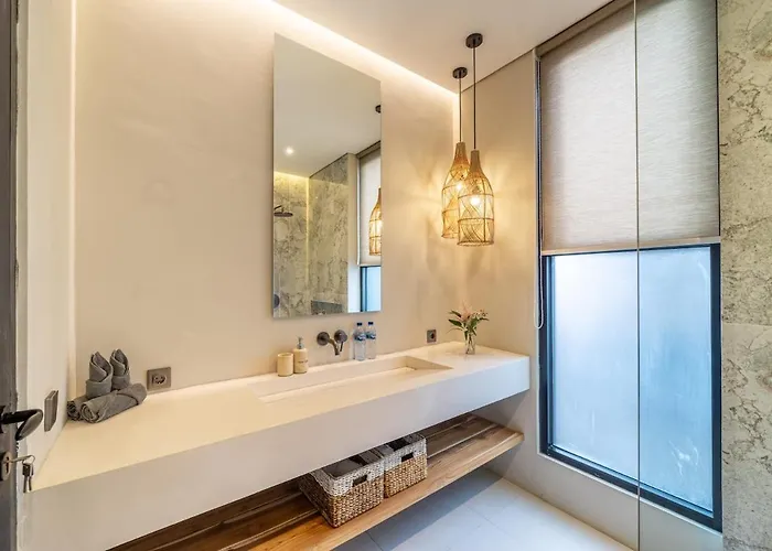Villa The Plaza 4br With Pool In Bali S Eat Street *