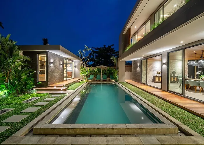 The Plaza 4br With Pool In Bali S Eat Street Villa Seminyak