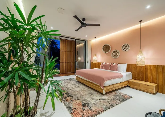 The Plaza 4br With Pool In Bali S Eat Street Villa Seminyak