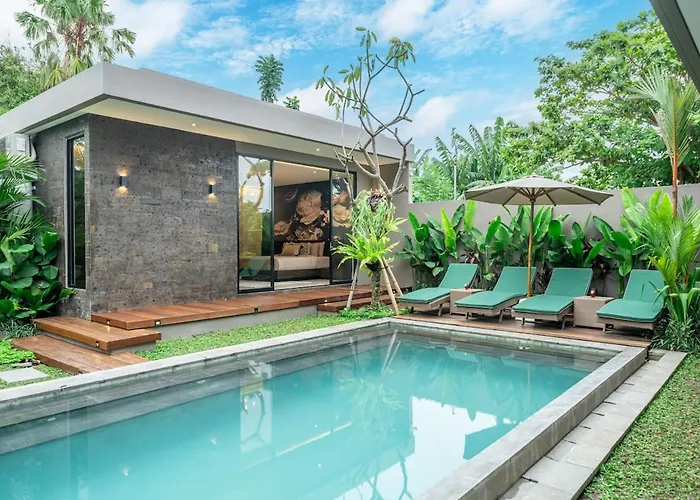 The Plaza 4br With Pool In Bali S Eat Street