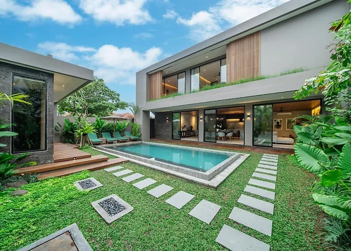 Villa The Plaza 4br With Pool In Bali S Eat Street