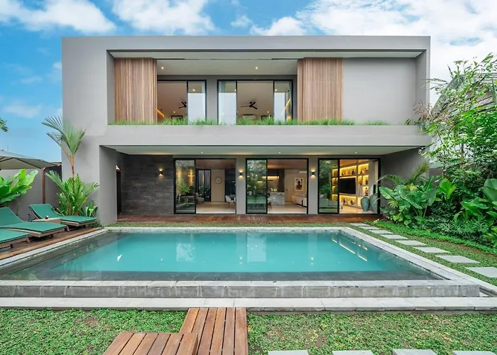 The Plaza 4br With Pool In Bali S Eat Street Villa Seminyak