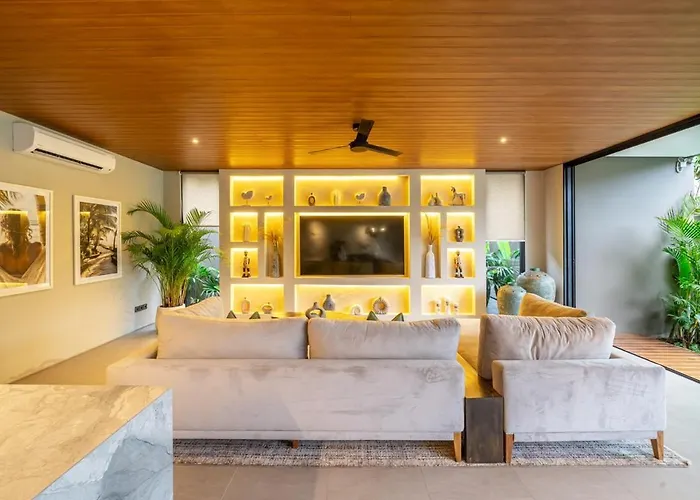 The Plaza 4br With Pool In Bali S Eat Street Villa