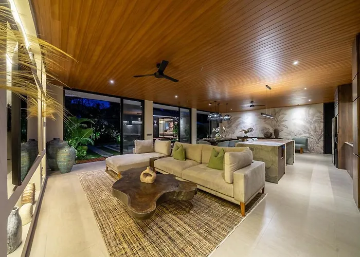 The Plaza 4br With Pool In Bali S Eat Street Villa Seminyak