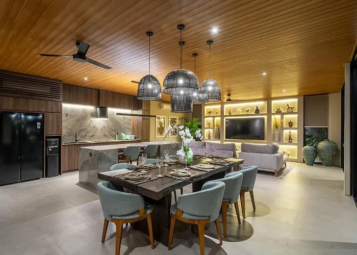 Villa The Plaza 4br With Pool In Bali S Eat Street Seminyak